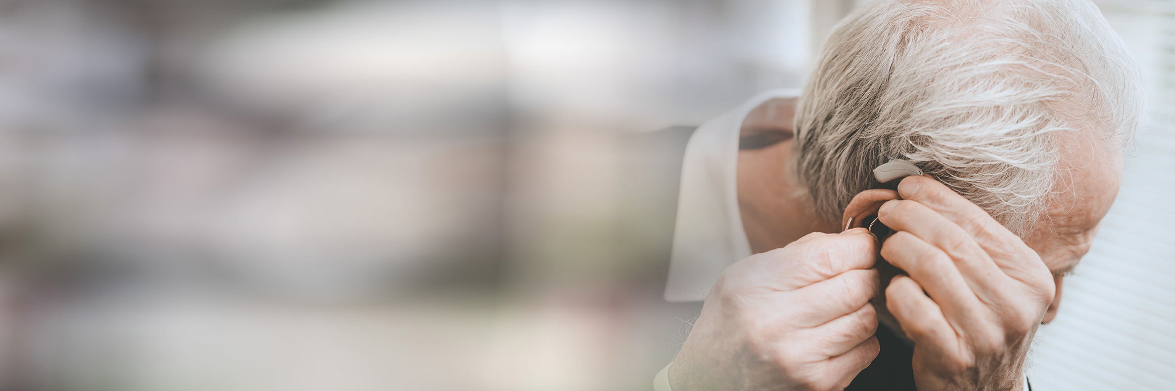 mise en place d'un appareil auditif chez un senior avec audition-passion à Villeneuve-sur-Lot